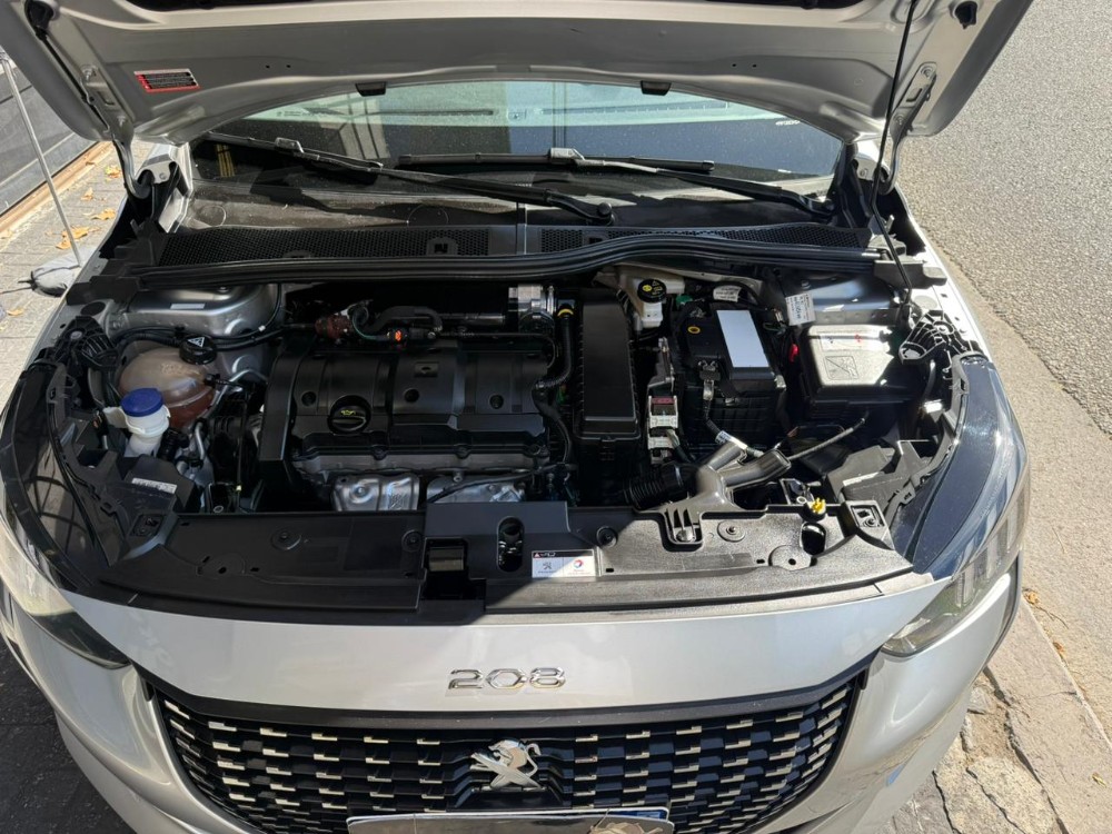 Peugeot 208 Feline — foto 4
